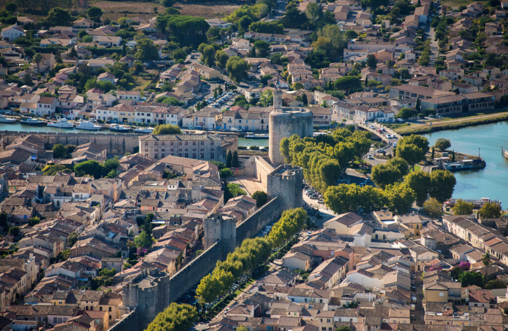gardtourisme-03161-aigues-mortes-tour-de-constance-et-remparts-copyright-jm-hd-1